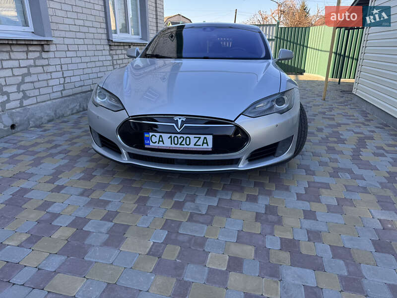 Tesla Model s (2014)