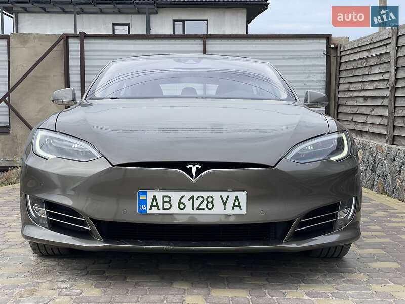 Tesla Model s (2016)