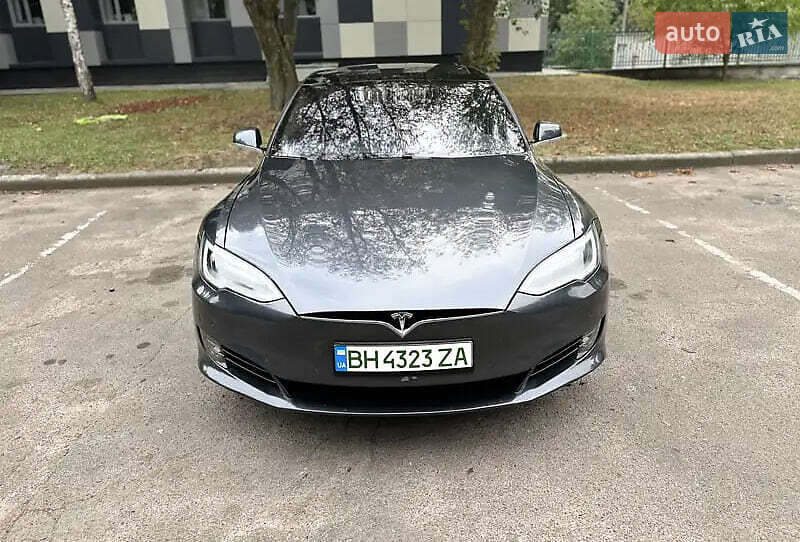 Tesla Model s (2016)