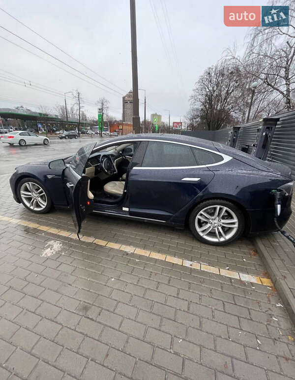 Tesla Model s (2013)