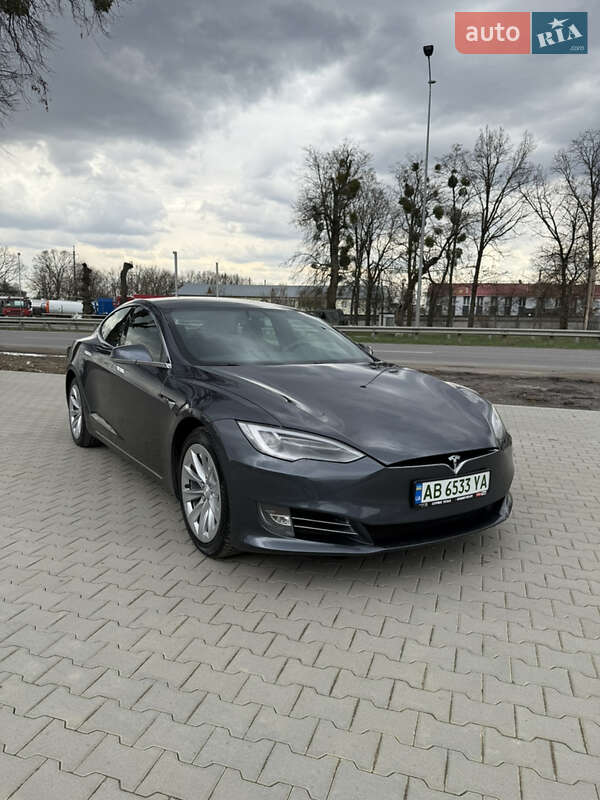 Tesla Model s (2017)