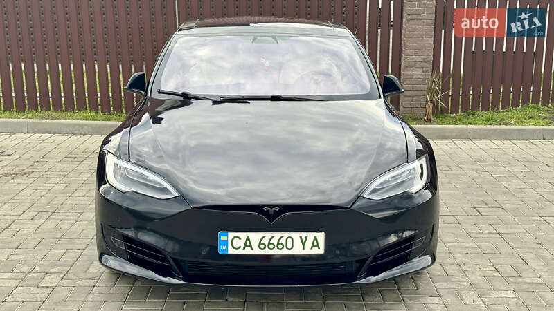 Tesla Model s (2017)