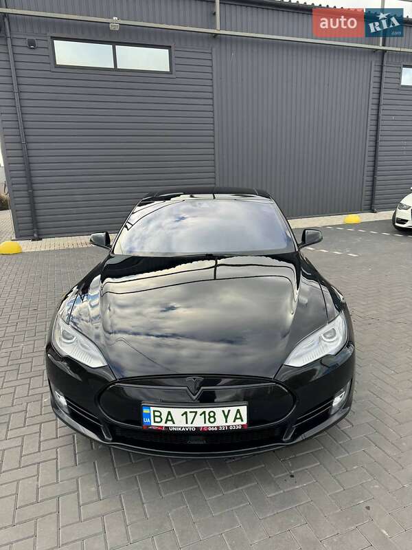 Tesla Model s (2016)
