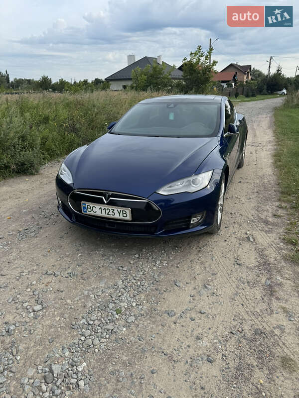 Tesla Model s (2016)
