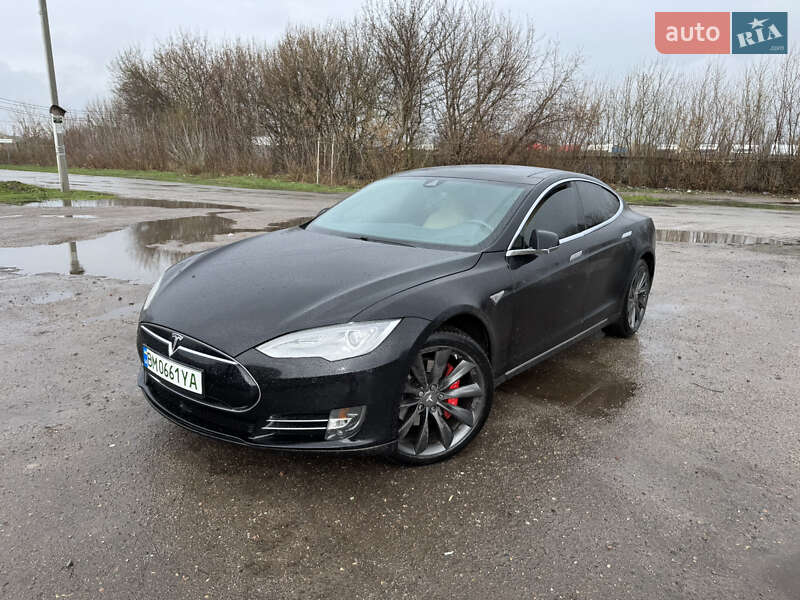 Tesla Model s (2015)