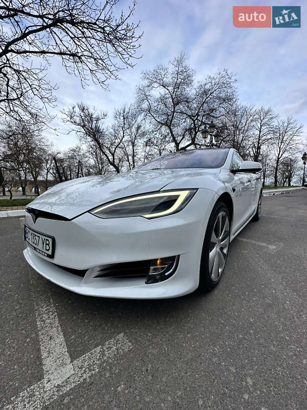 Tesla Model s (2020)