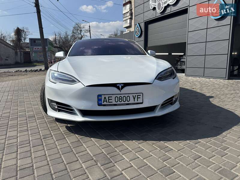 Tesla Model s (2020)