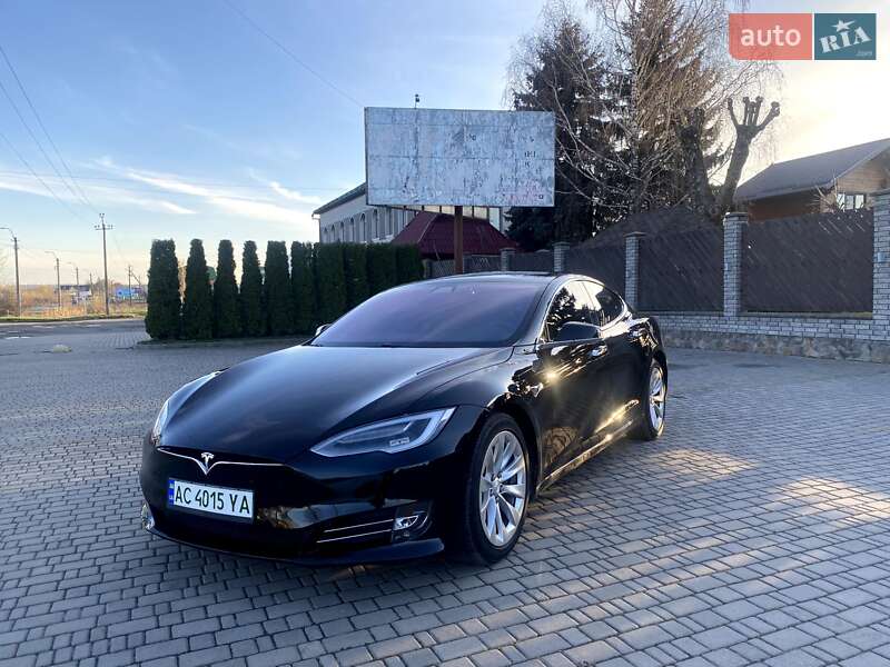 Tesla Model s (2018)