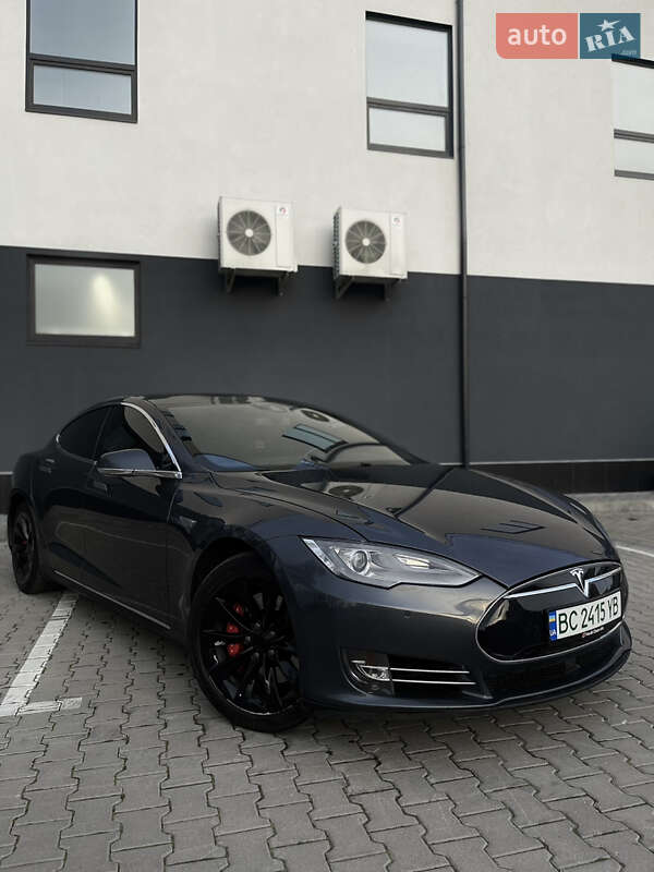 Tesla Model s (2016)