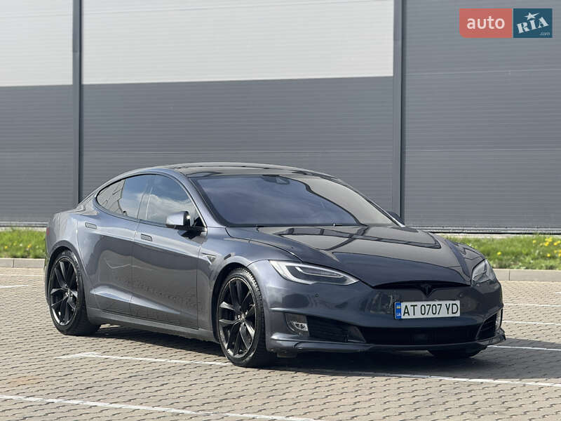 Tesla Model s (2015)