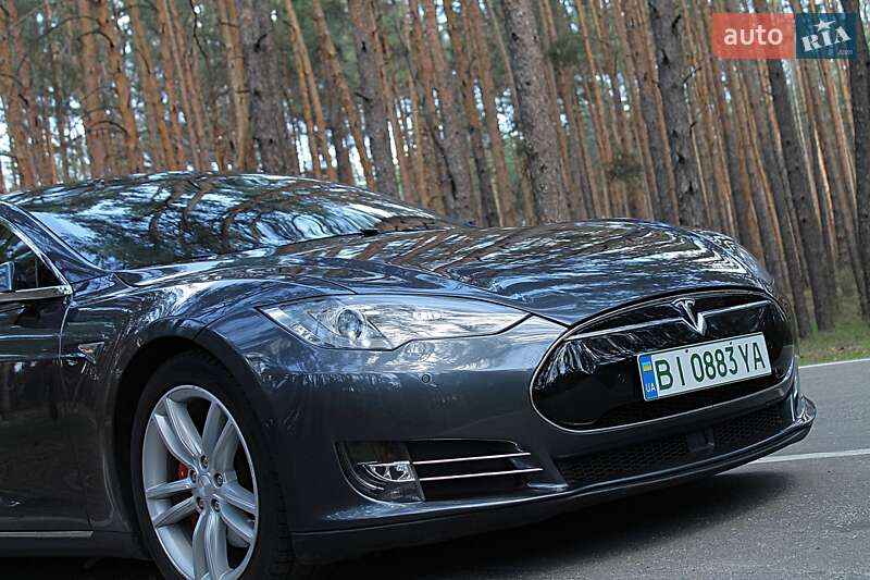 Tesla Model s (2015)