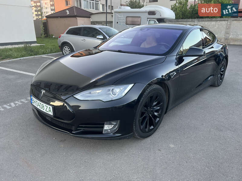 Tesla Model s (2015)