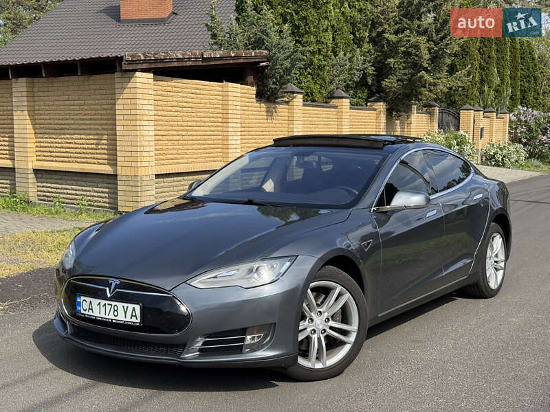 Tesla Model s (2013)