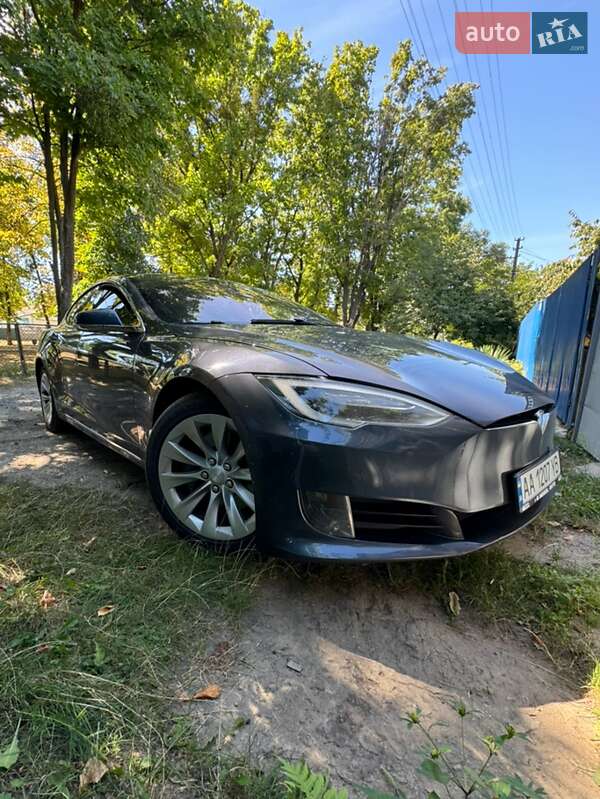 Tesla Model s (2016)