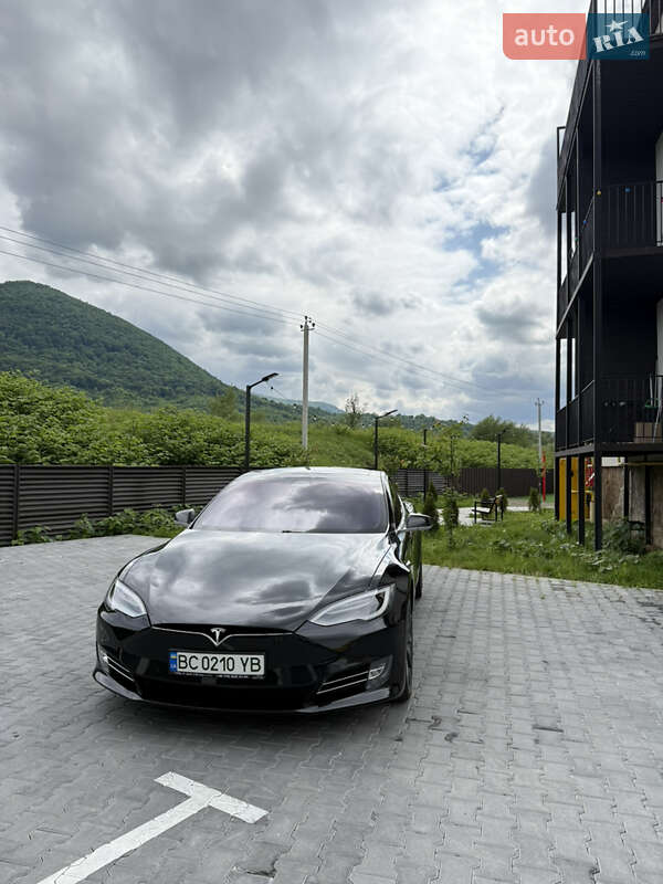 Tesla Model s (2017)