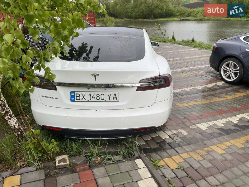 Tesla Model s (2014)