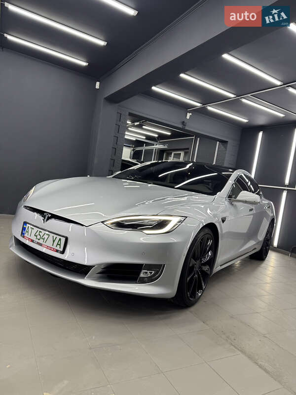 Tesla Model s (2017)