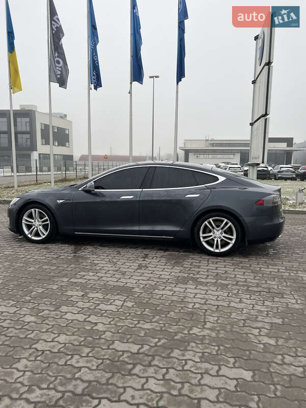 Tesla Model s (2015)