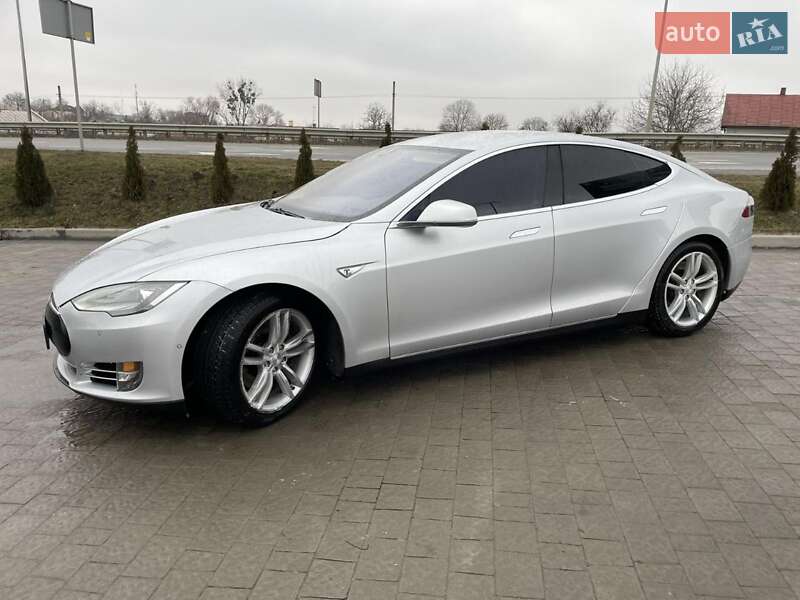 Tesla Model s (2015)