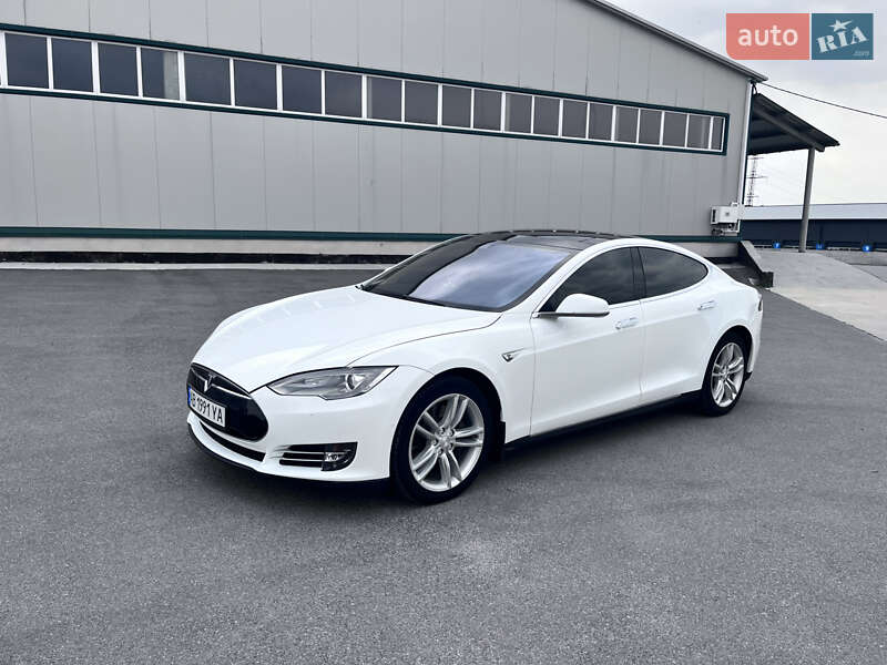 Tesla Model s (2015)