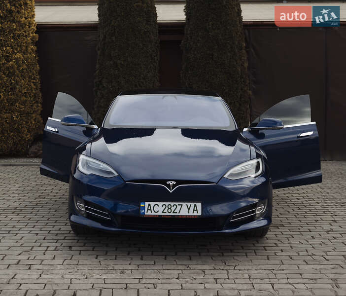 Tesla Model s (2017)