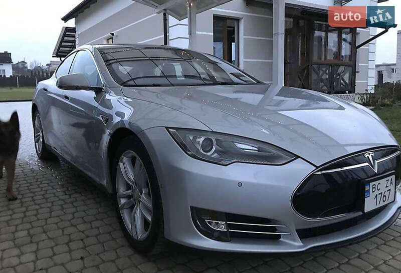 Tesla Model s (2014)