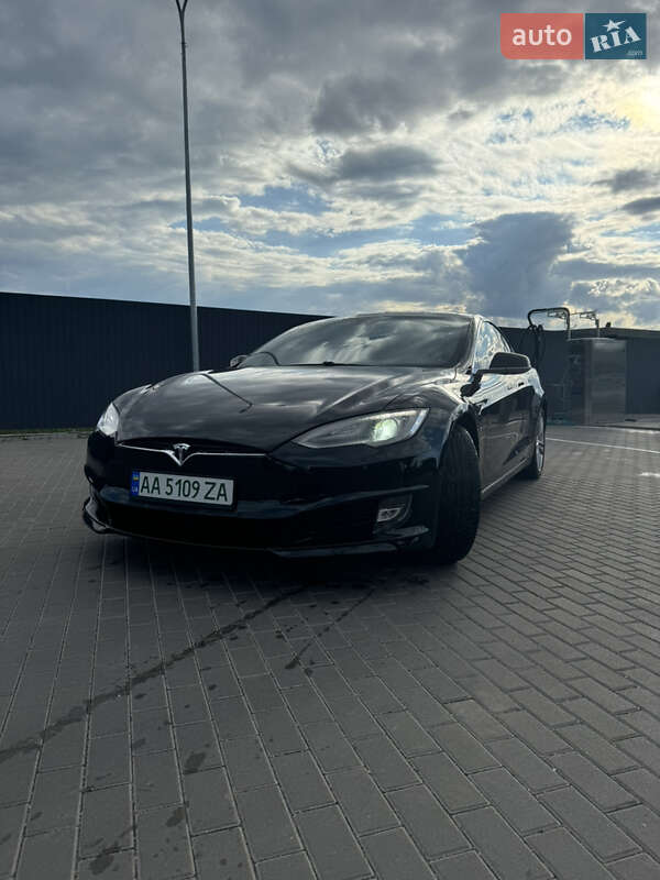 Tesla Model s (2015)