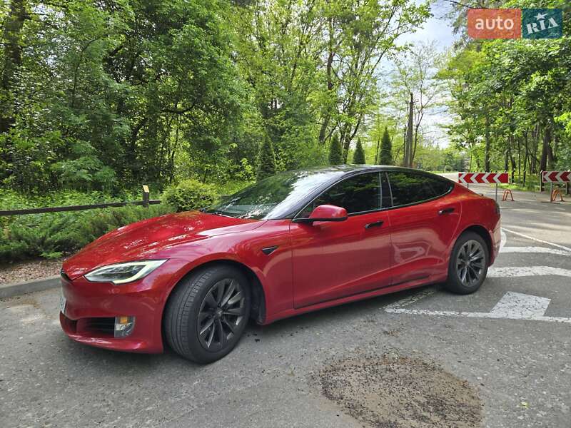 Tesla Model s (2018)