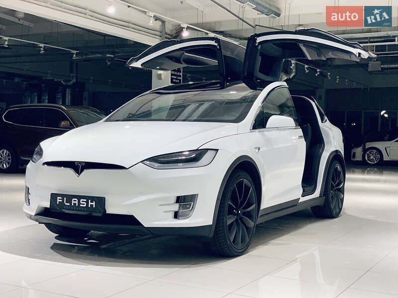 Tesla Model x (2020)
