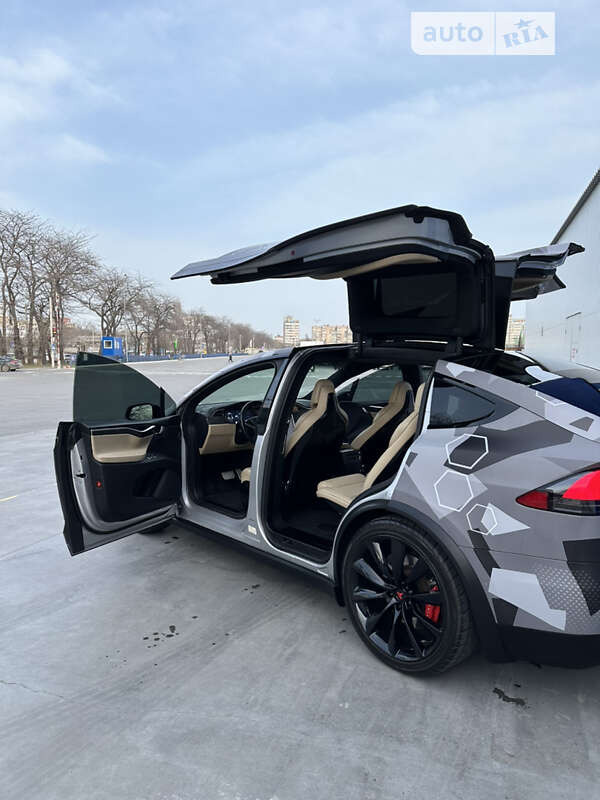Tesla Model x (2016)