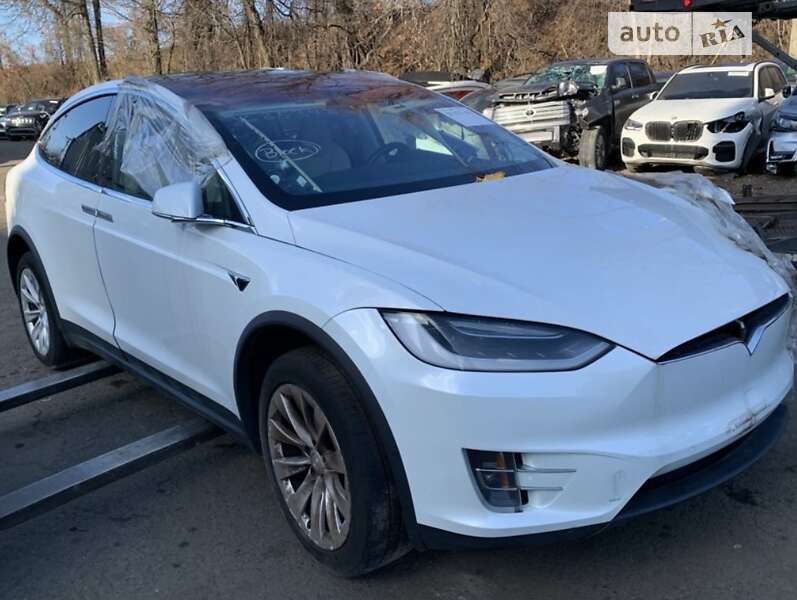 Tesla Model x (2018)