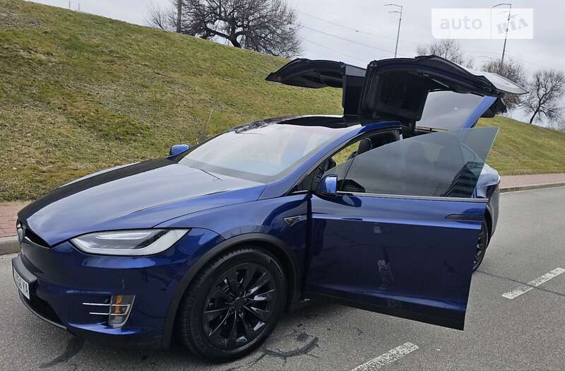 Tesla Model x (2016)