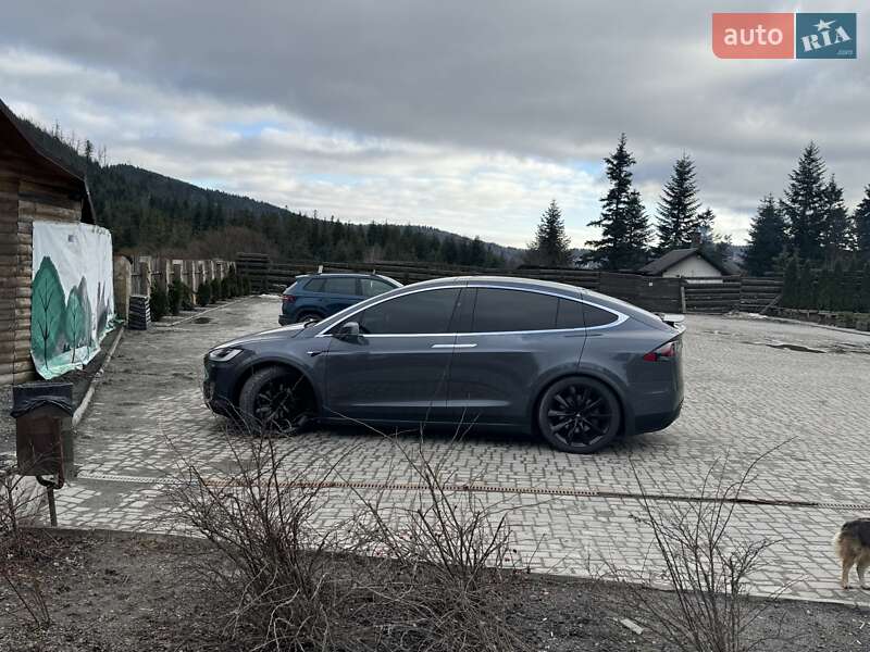 Tesla Model x (2020)