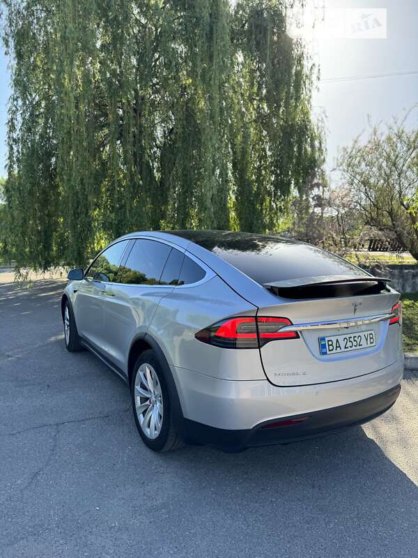 Tesla Model x (2018)
