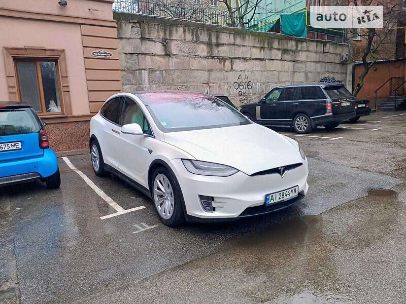 Tesla Model x (2020)