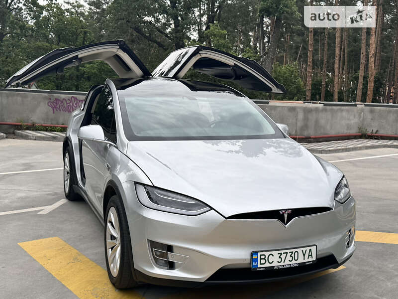 Tesla Model x (2016)