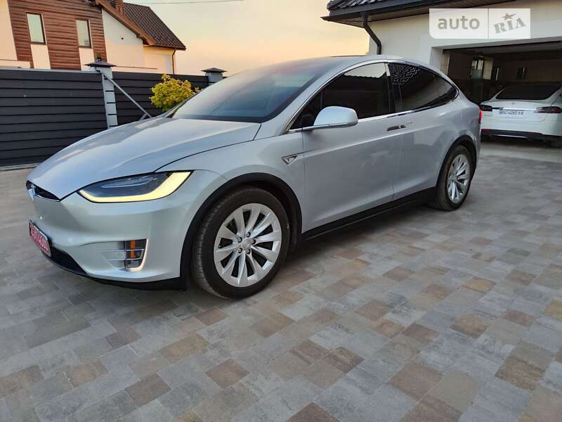 Tesla Model x (2016)