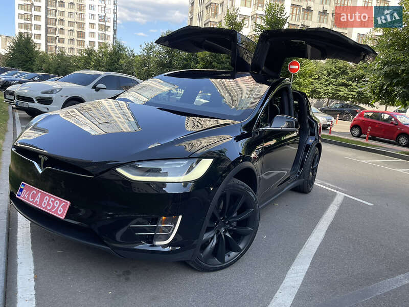 Tesla Model x (2020)