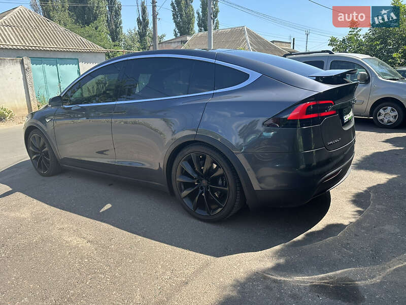 Tesla Model x (2016)