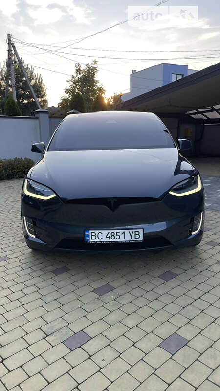 Tesla Model x (2020)