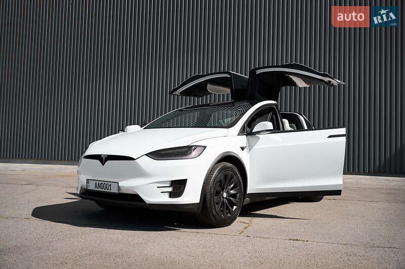 Tesla Model x (2017)