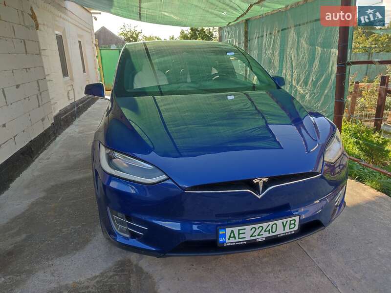 Tesla Model x (2016)