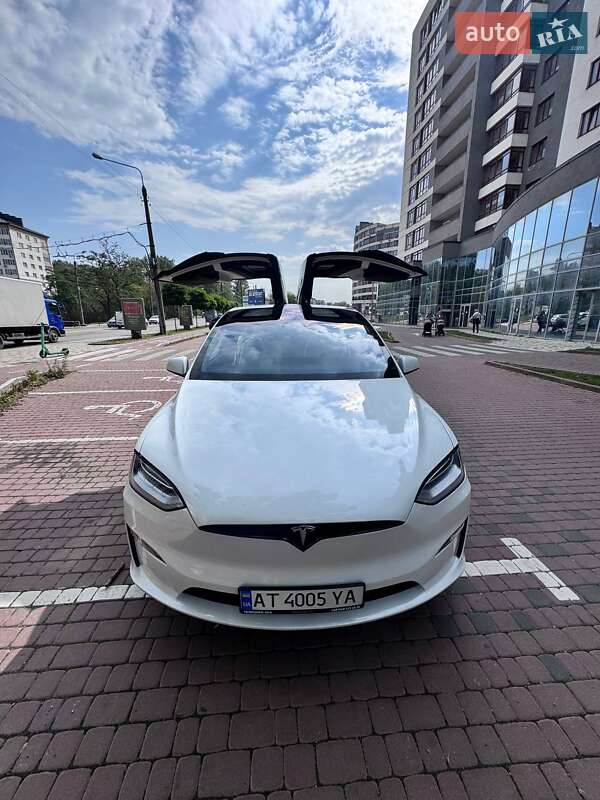Tesla Model x (2023)