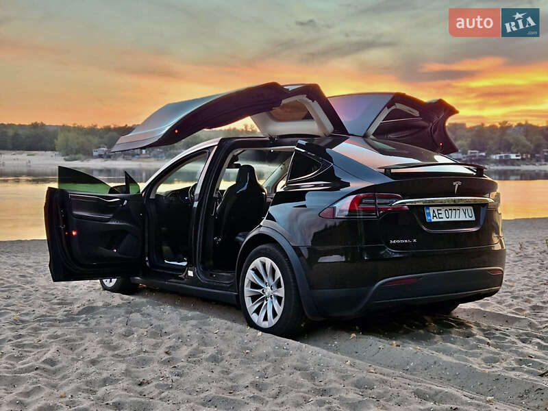 Tesla Model x (2016)