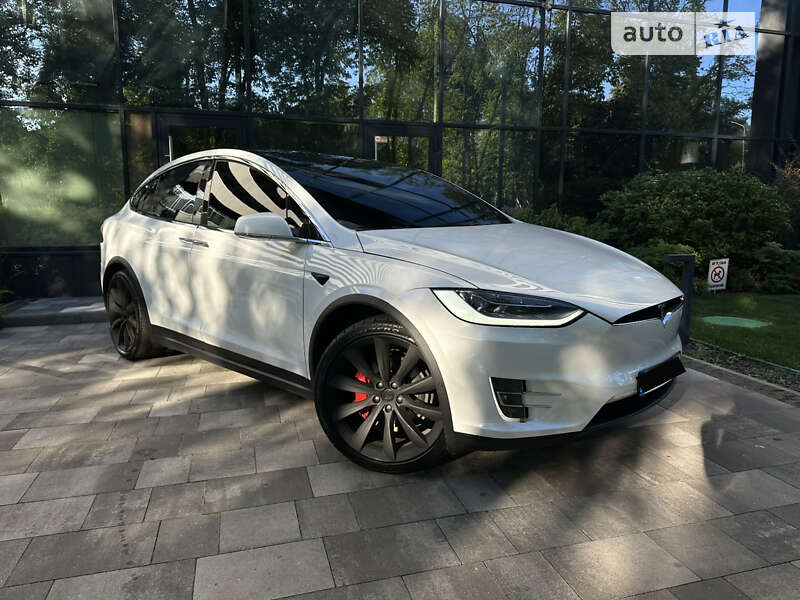 Tesla Model x (2020)