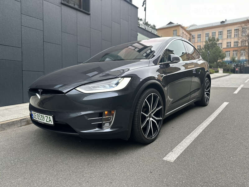 Tesla Model x (2016)