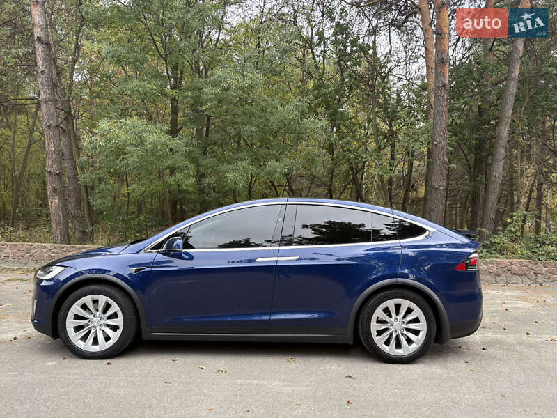 Tesla Model x (2016)