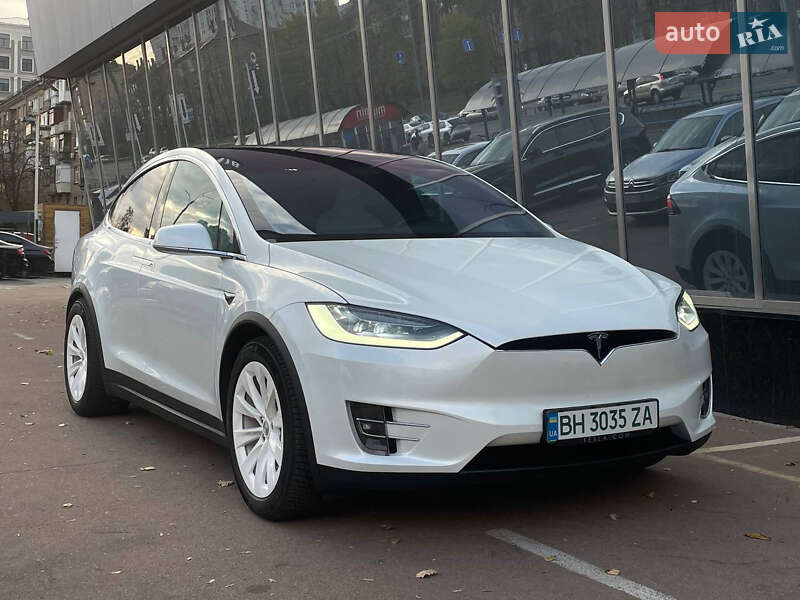 Tesla Model x (2020)