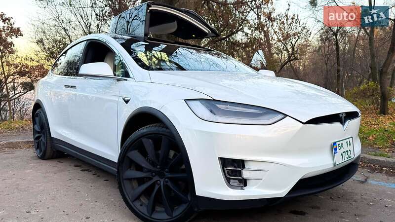 Tesla Model x (2020)