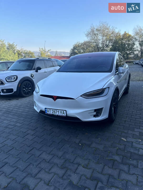 Tesla Model x (2016)